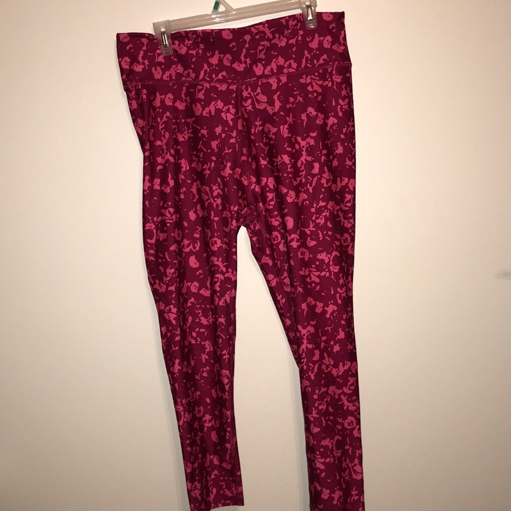 Fabletics maroon and pink leggings